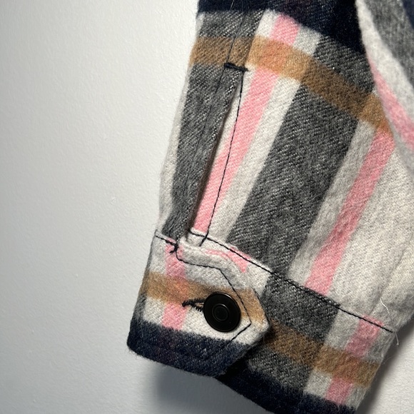 Shacket - Picture 6 of 7